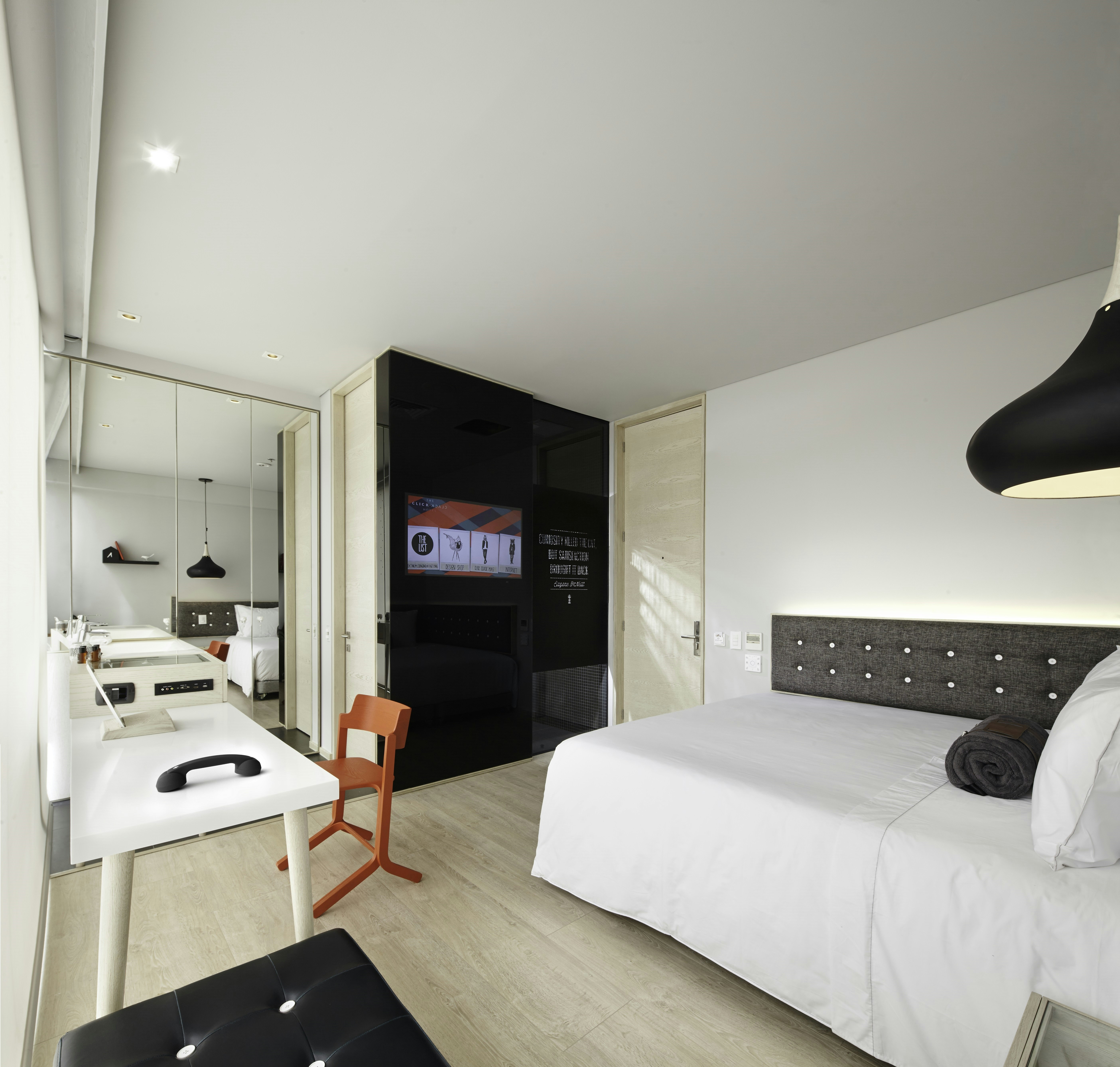 The Click Clack Hotel 10/64