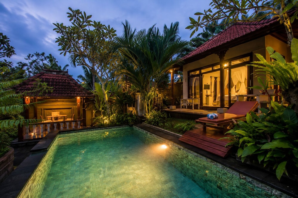 Segening Villa 4/58