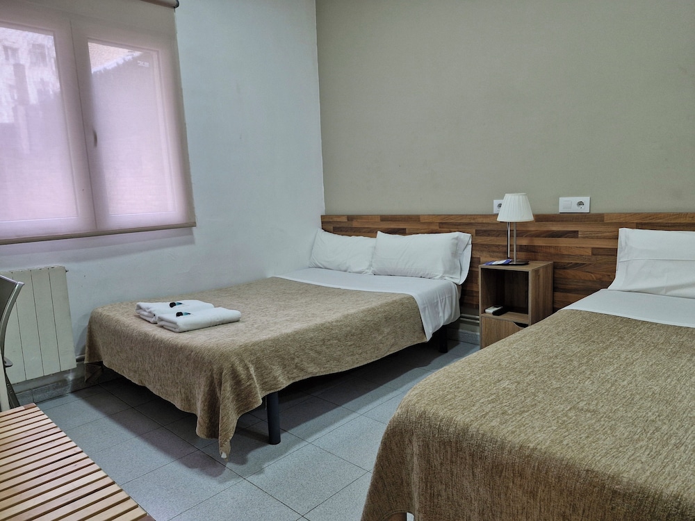 غرفة ثلاثية بحمام خاص، Hostal El Kano 3/8