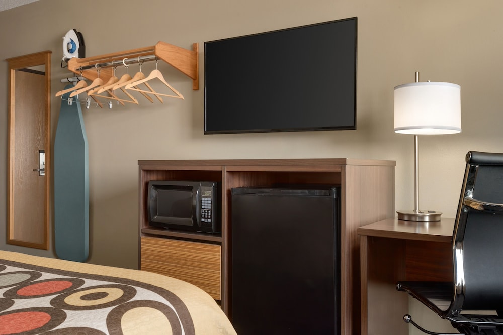Super 8 by Wyndham Sioux Falls 33/34