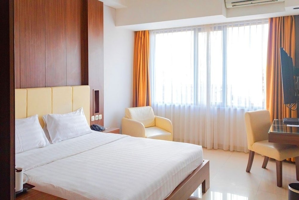 Anugrah Hotel 27/72