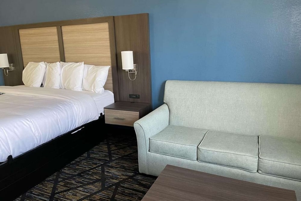 Baymont by Wyndham Blackwell I-35 17/71