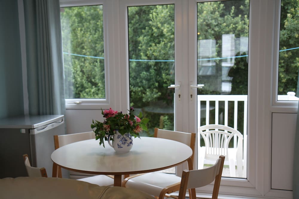 Freshwater Bay Holiday Cottages 46/50
