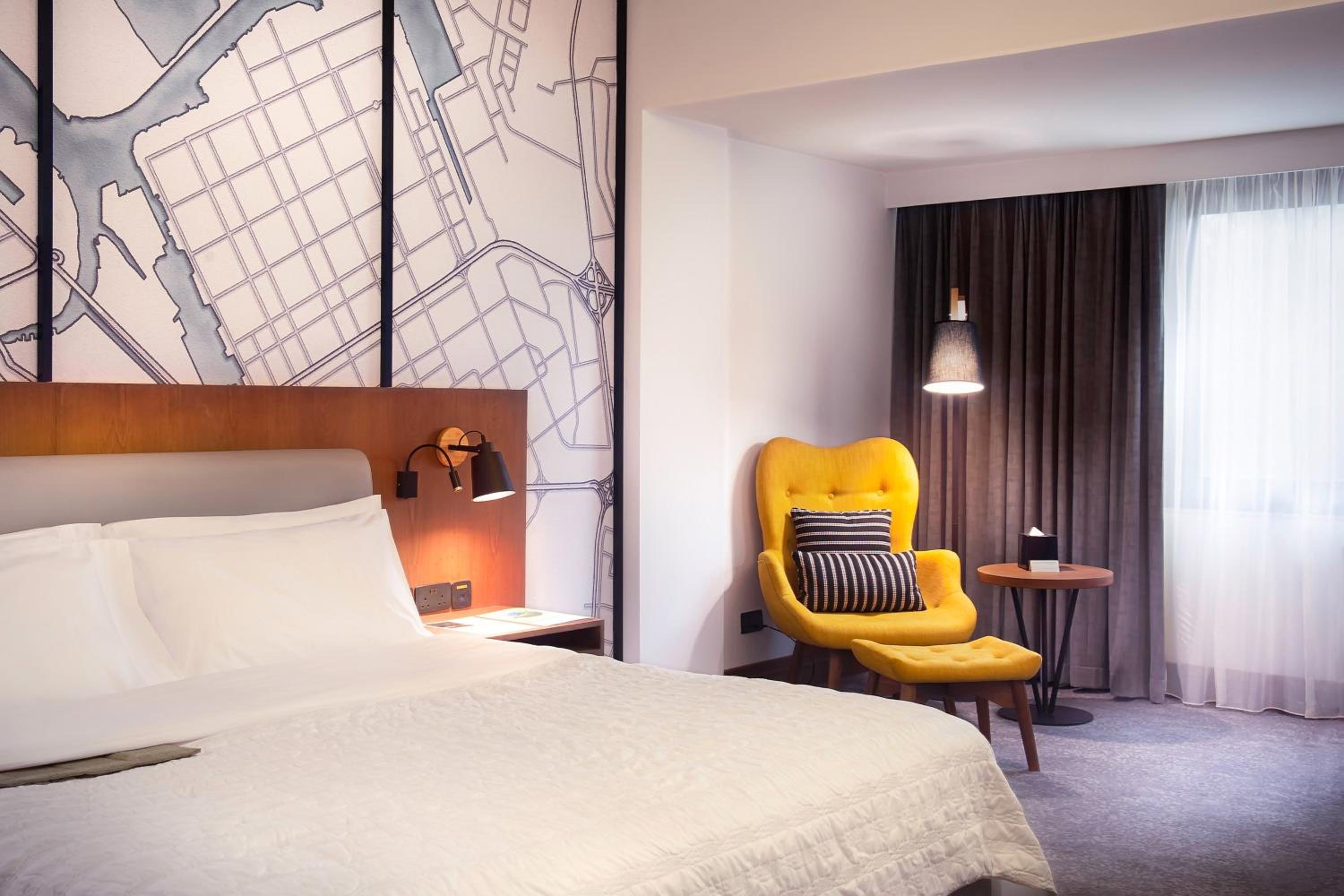 Club, King Bed, City View, Club Lounge Access, Le Meridien Abu Dhabi 4/7