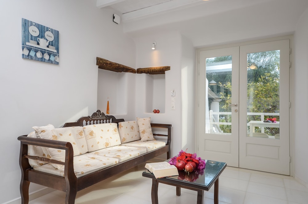 Naxian Queen Luxury Villas And Suites 8/77
