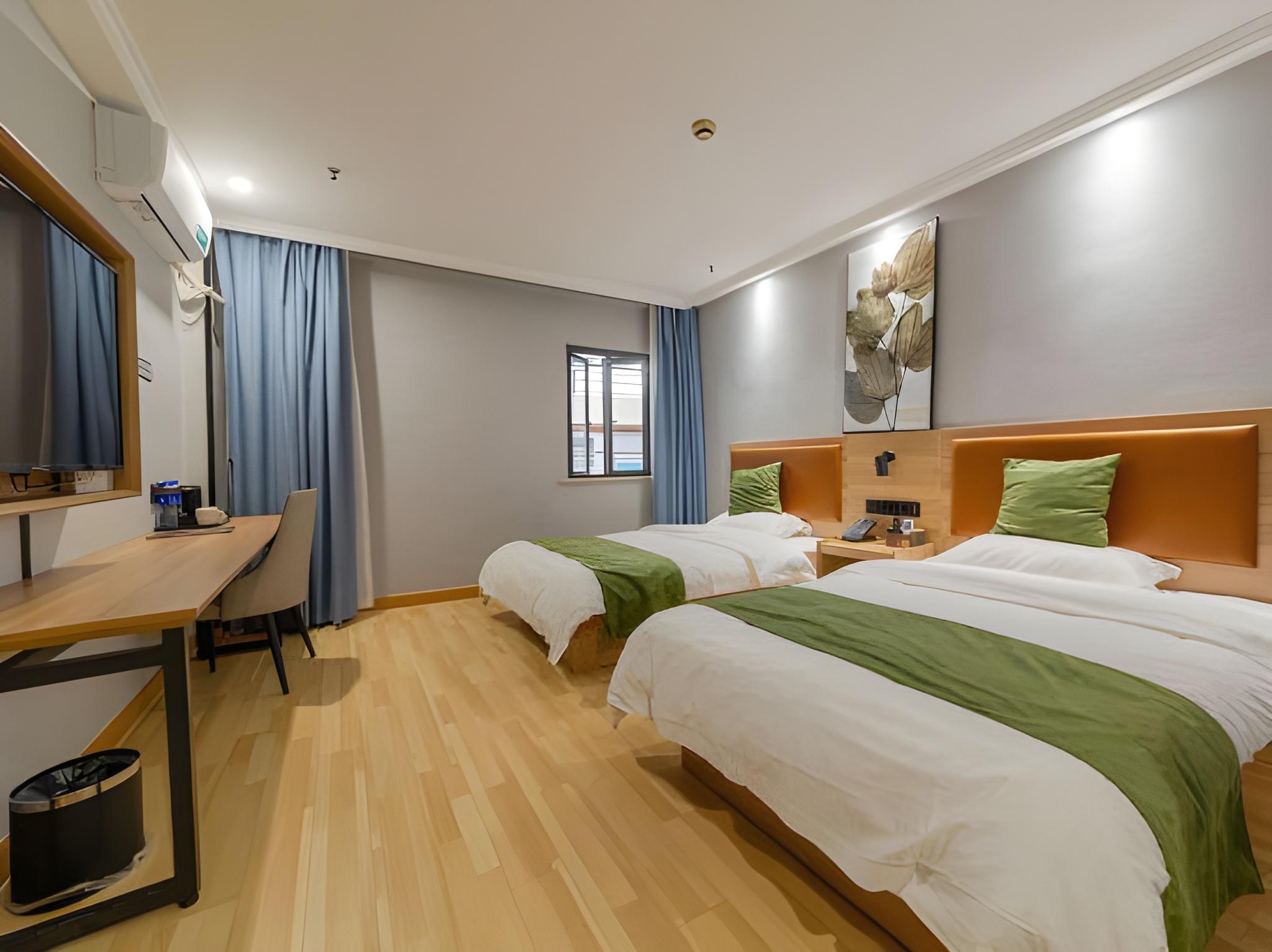 ROOM, 2 BEDS