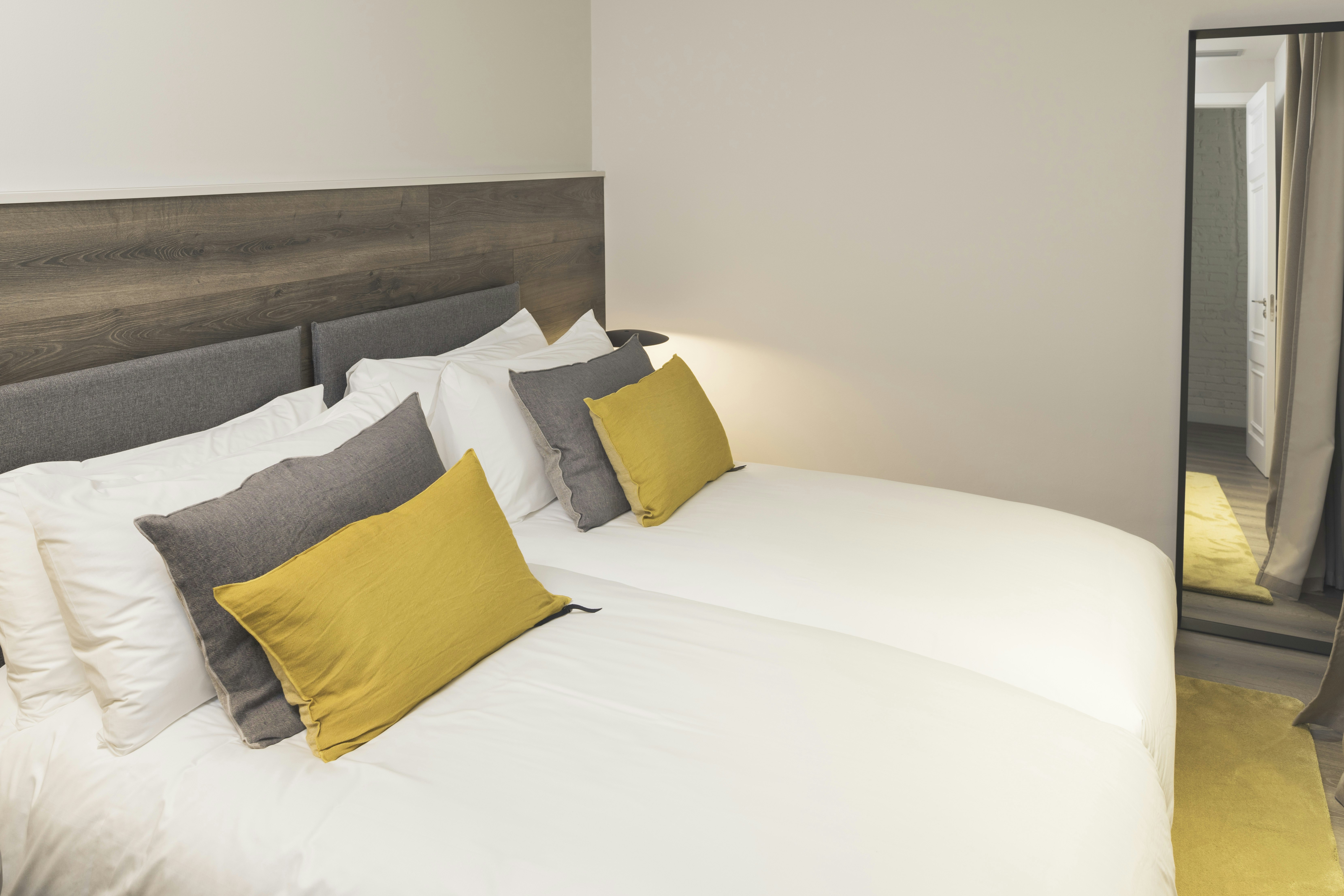 CASAGRAND LUXURY SUITES 27/76