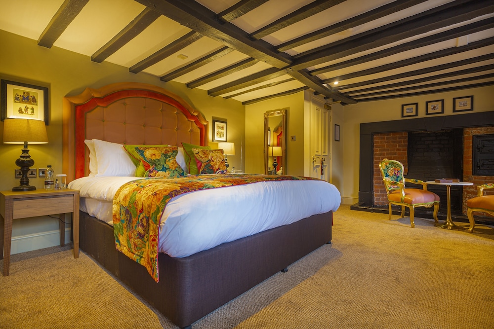 Tudor House Hotel 26/85