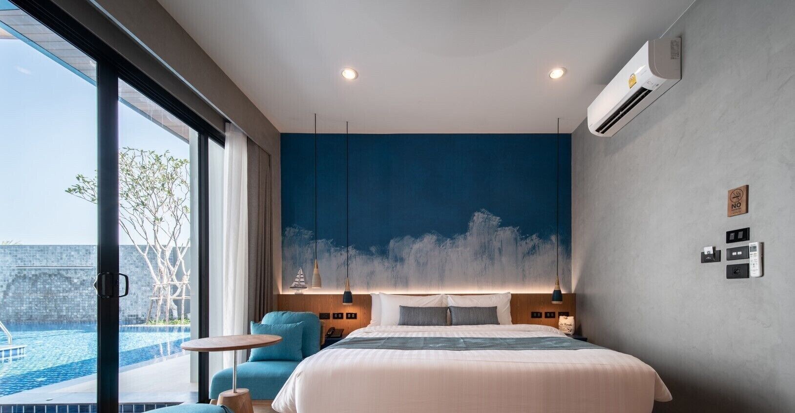 King Bed, Pool Access