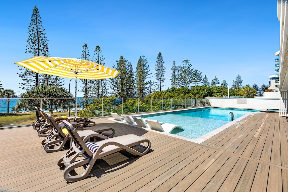 PACIFIC BEACH RESORT 73/77