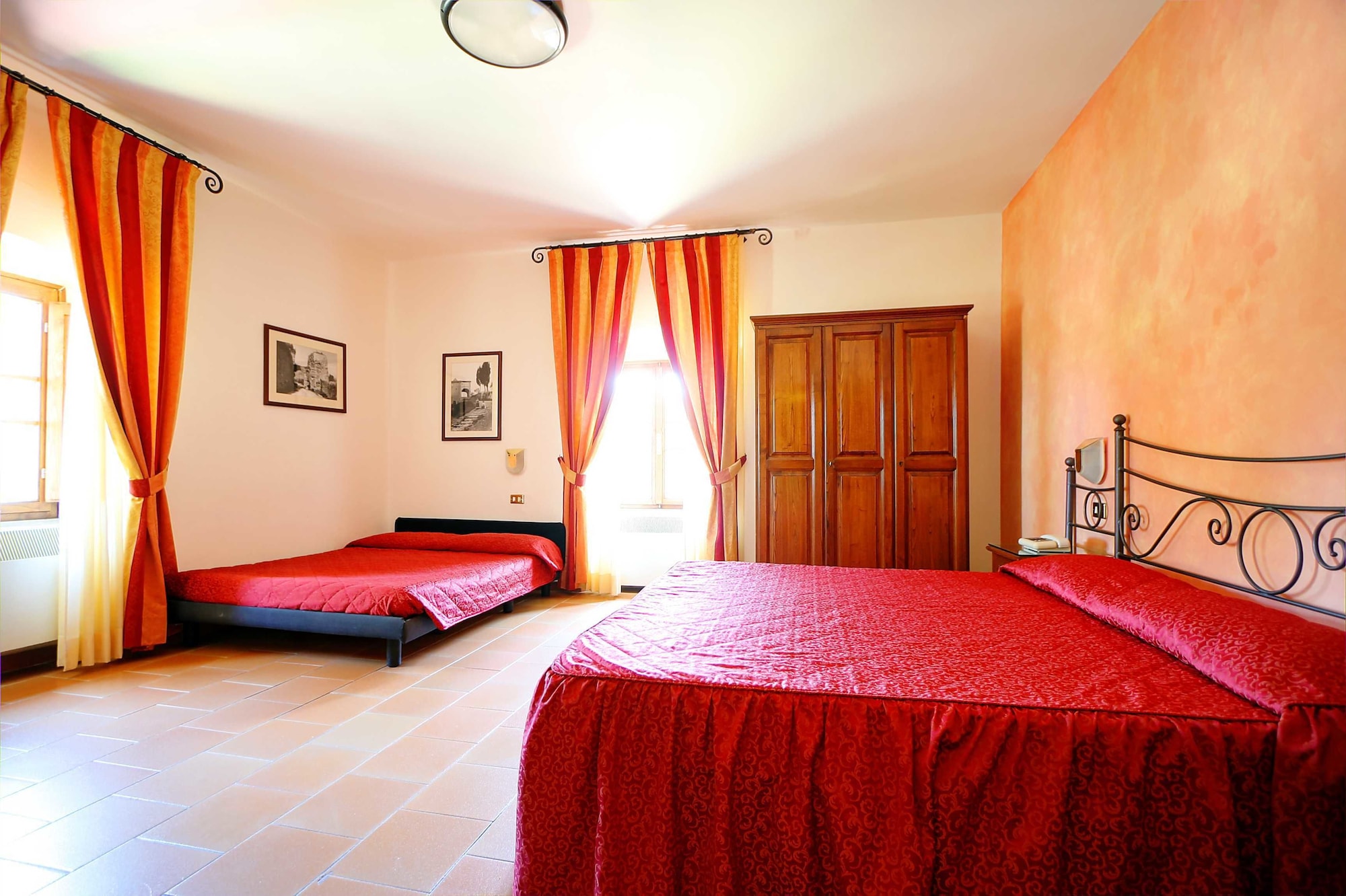 ROOM, TRIPLE