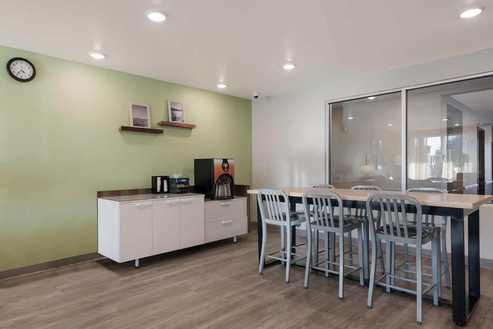 WoodSpring Suites Phoenix-Deer Valley 6/25