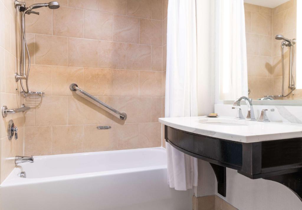 Fitness, King Bed, Accessible