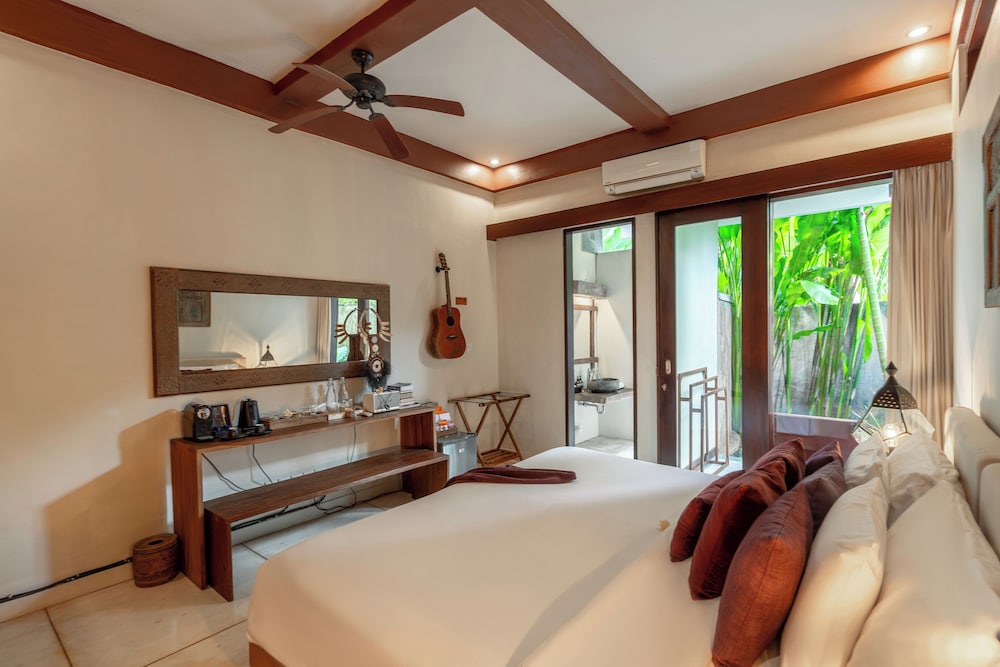 Oasis, Superior, King Bed