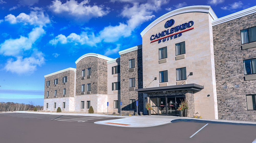 CANDLEWOOD SUITES LAKEVILLE I-35 4/32