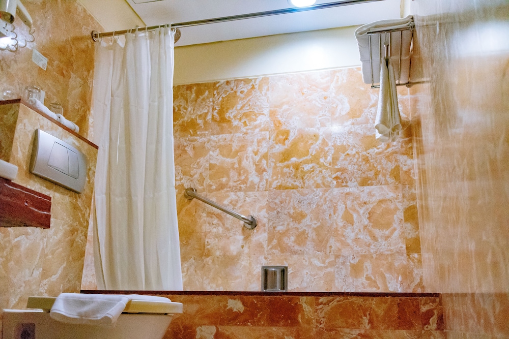 Crown Regency Beach Resort Boracay 36/75