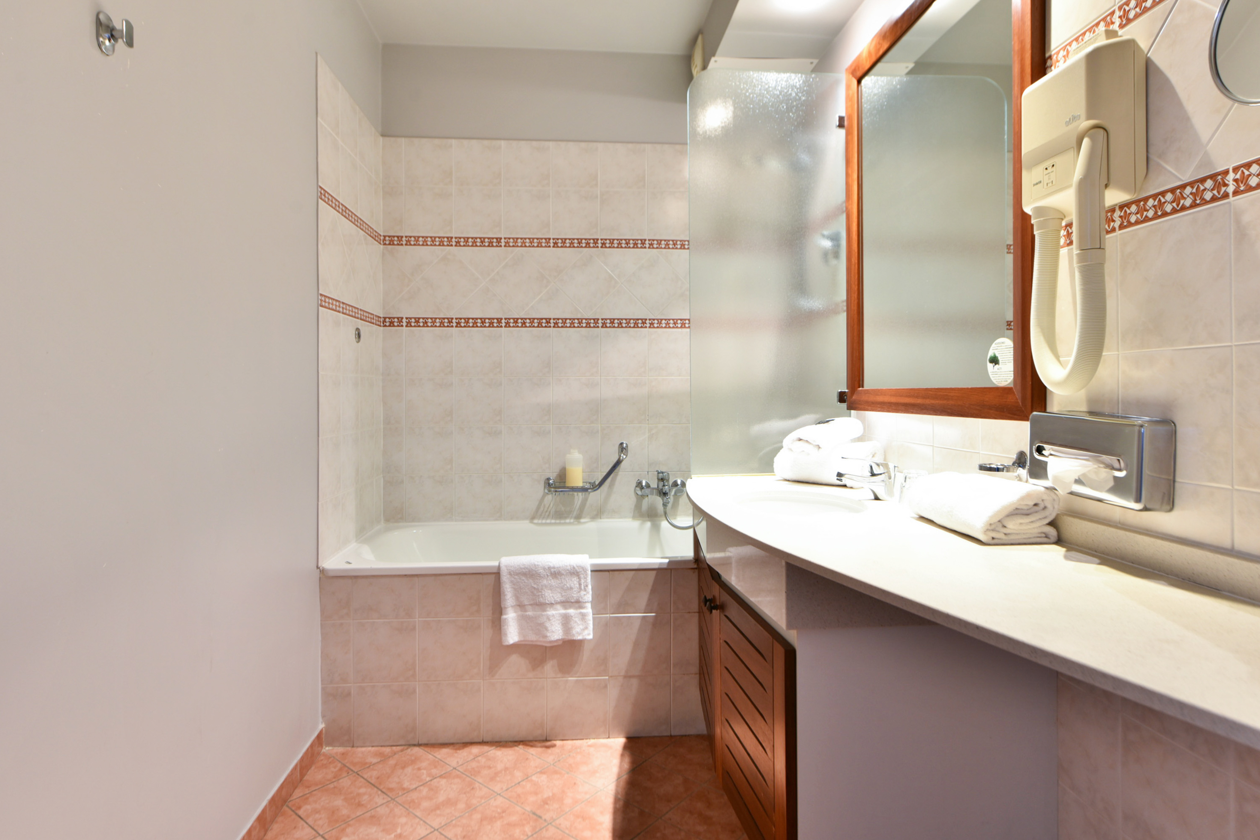 غرفة سوبيريور بسرير كوين، Zenitude Hotel-Residences Le Cannet 4/4