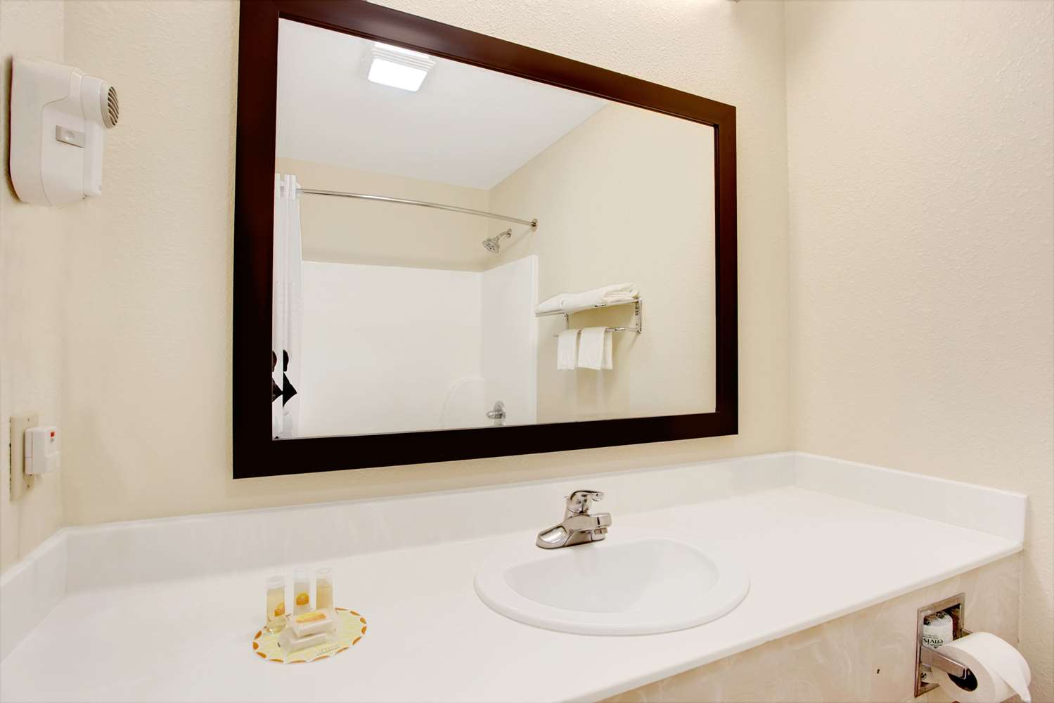 Days Inn Suites By Wyndham Ridgeland 31/32