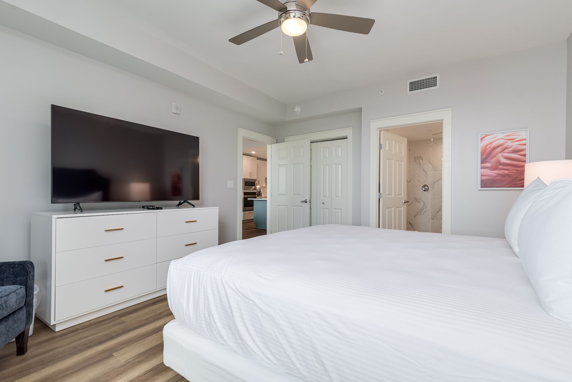 3 Bedrooms, King and Twin Beds, Queen Bed, Bay View