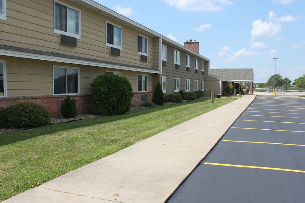 AmericInn By Wyndham West Burlington 36/45