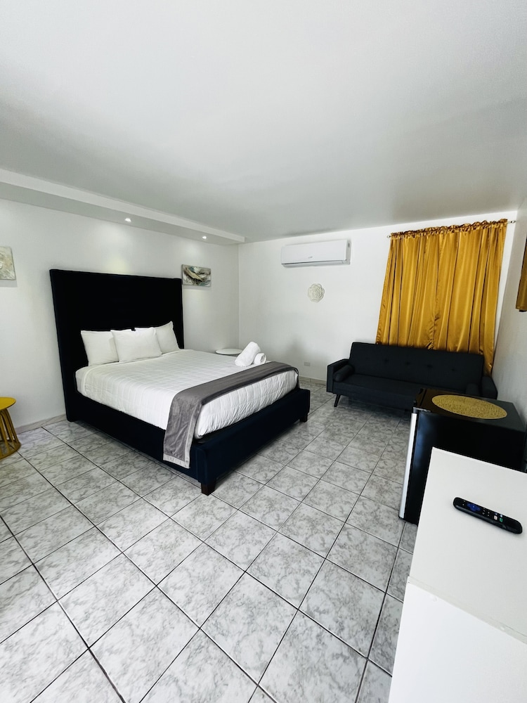 Douglas Highway Hotel 6/31