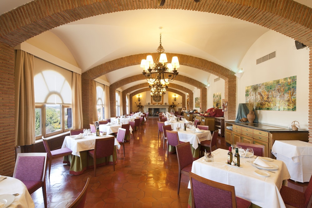 Parador De Benavente 48/63