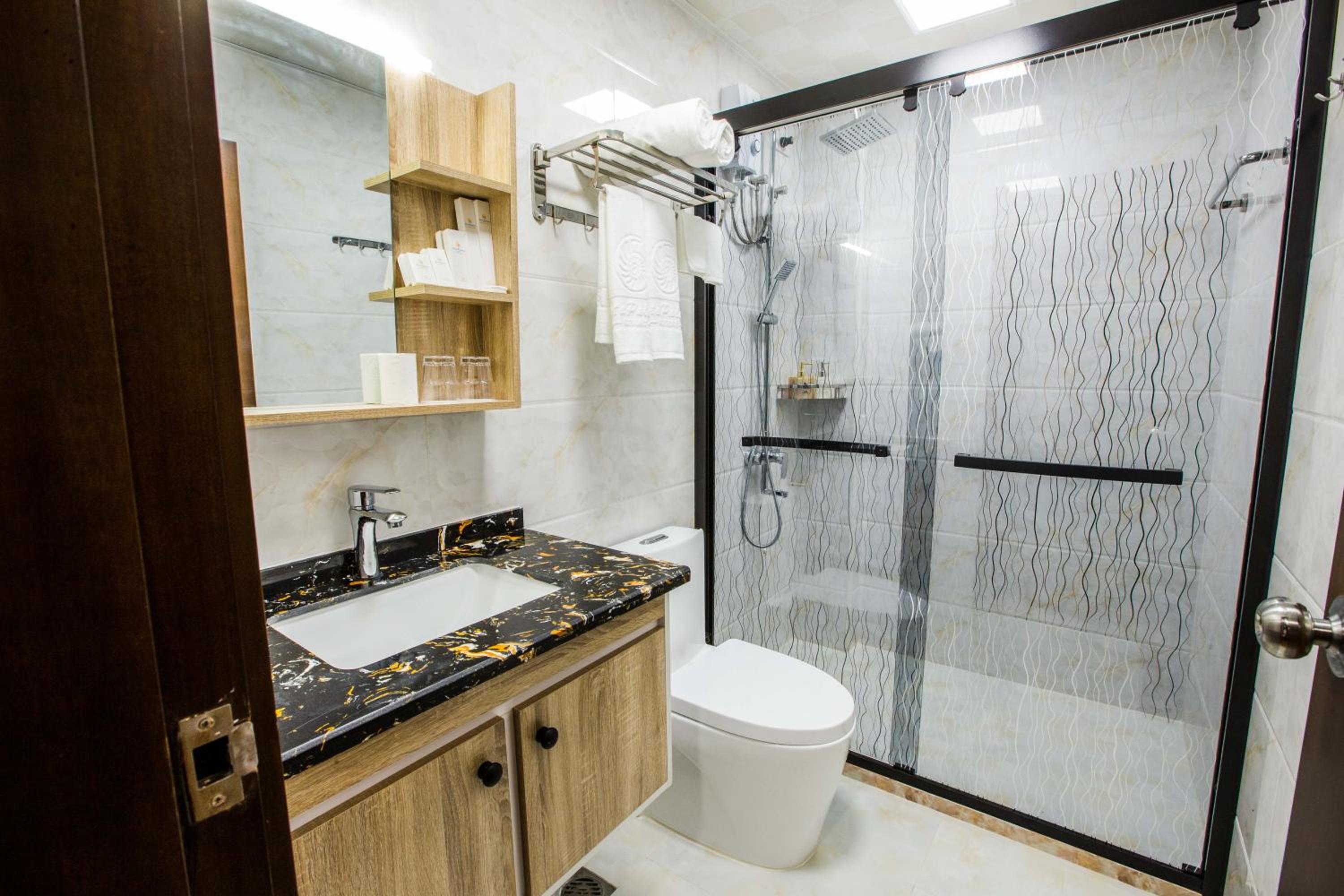 غرفة بسرير كوين، Costa Palawan Resort 4/6
