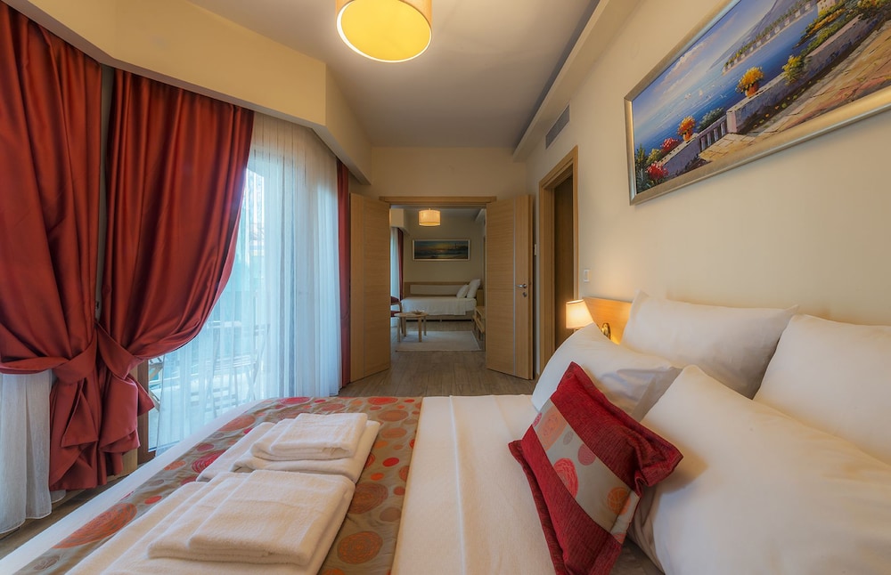 Esida Hotel 9/49