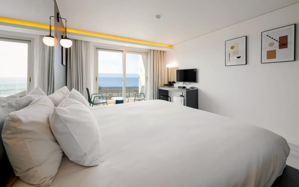 Pampas Hotel Jeju 7/16