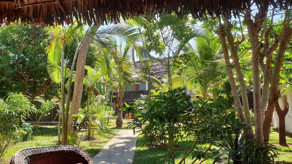 Kintana Beach Resort & Spa 15/25