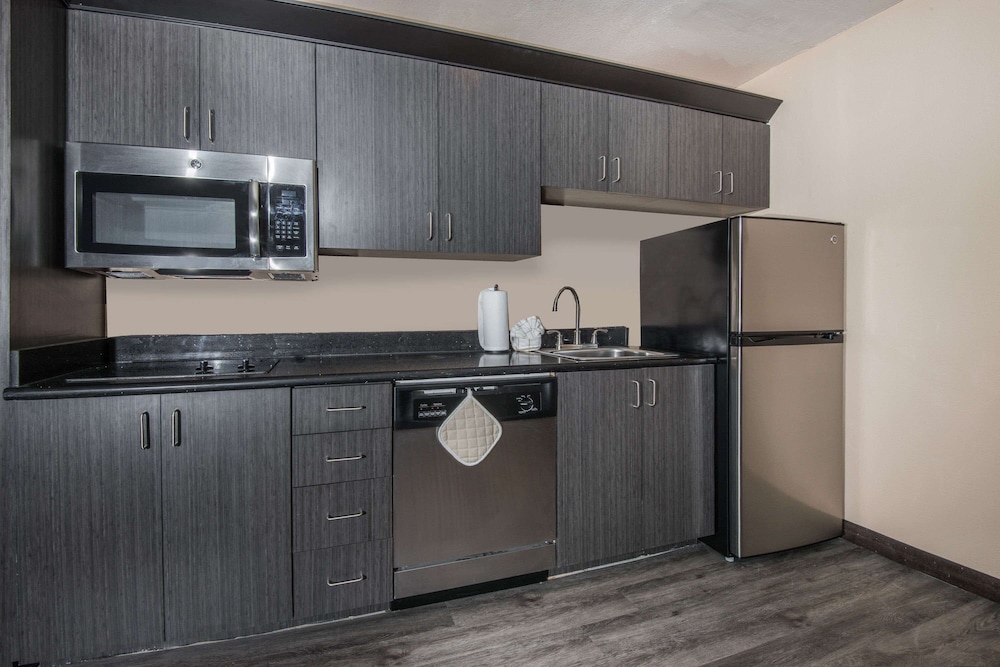 Hawthorn Suites by Wyndham Las Vegas/Henderson 3/28