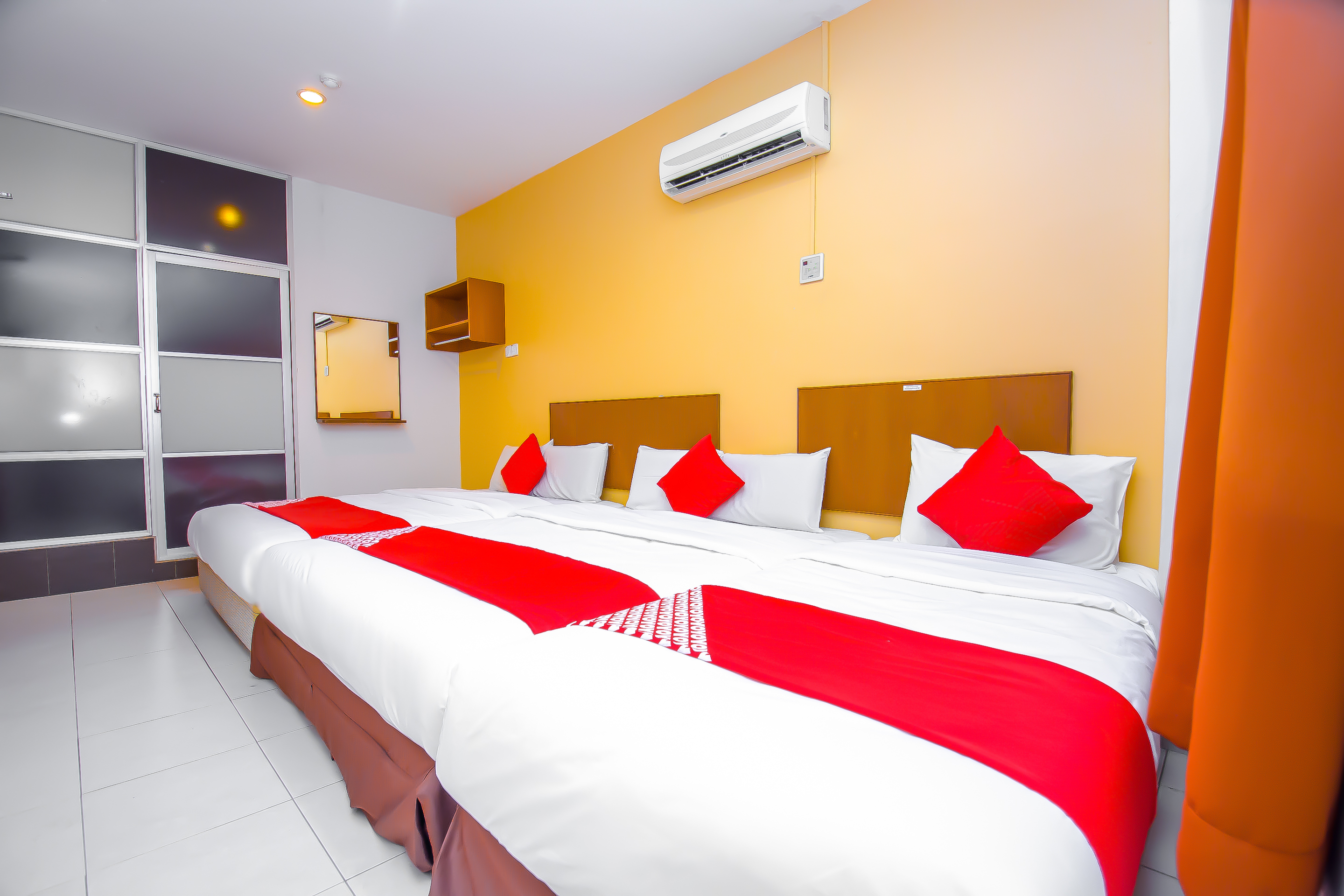 Oyo 582 Hotel Walk Inn 8/32