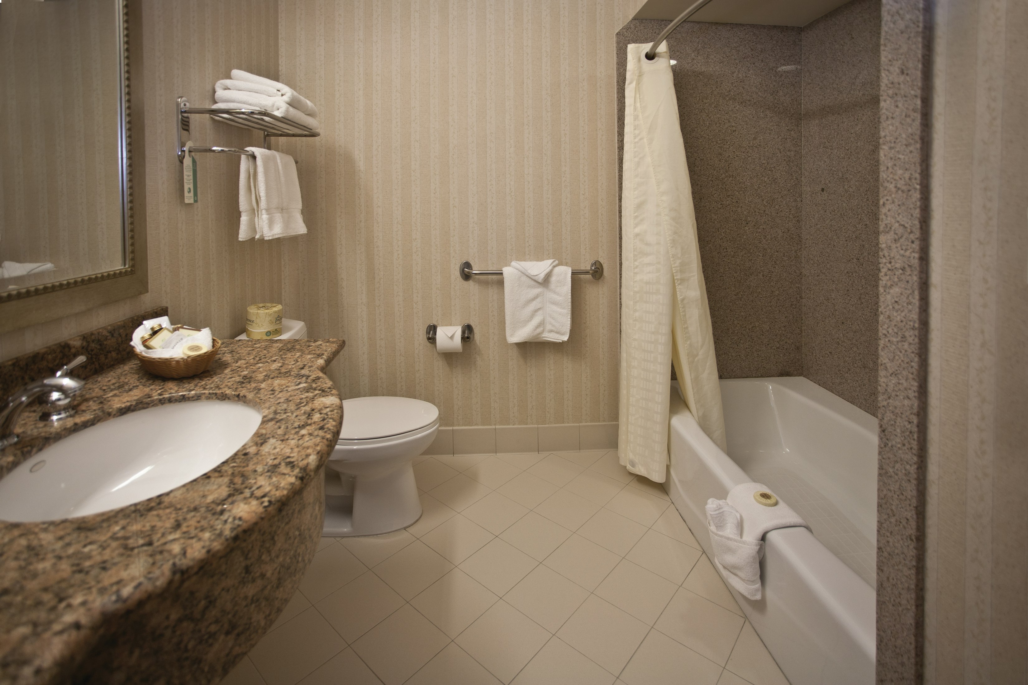 Bay Landing Hotel 54/55