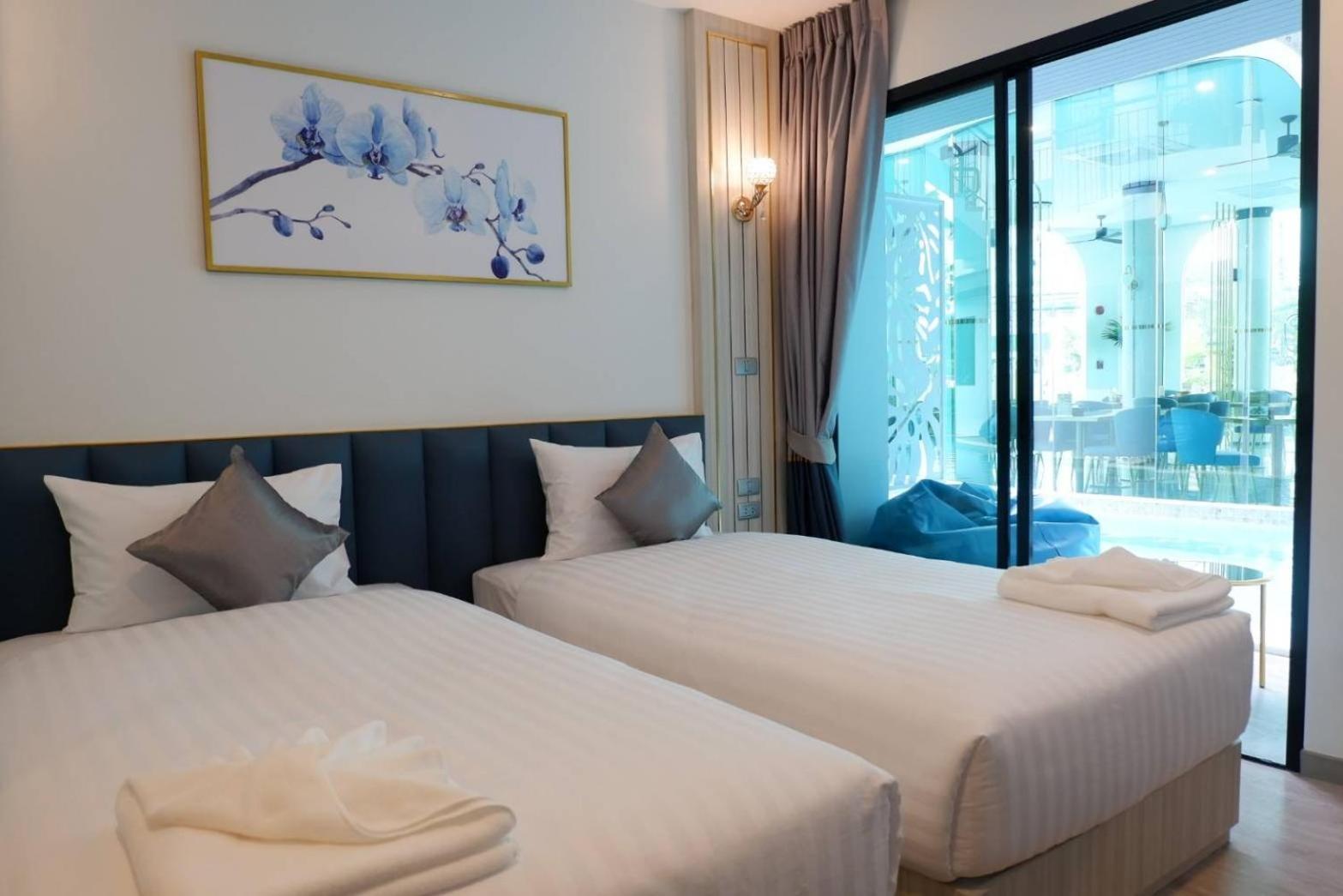 Deluxe, Double or Twin Bed, Pool Access