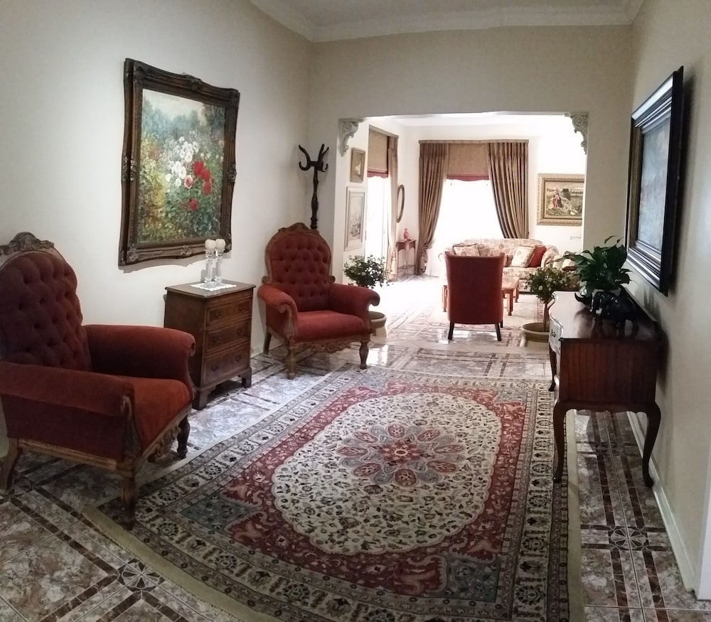 Royal Ridge Guest House and Apartments 35/70