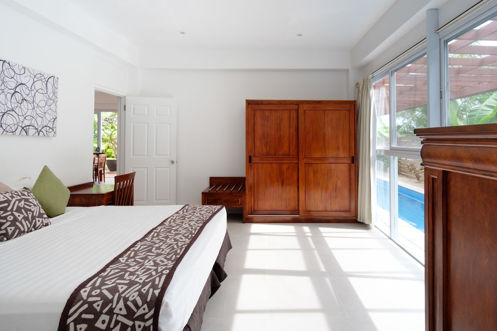 First Landing Beach Resort and Villas 12/50