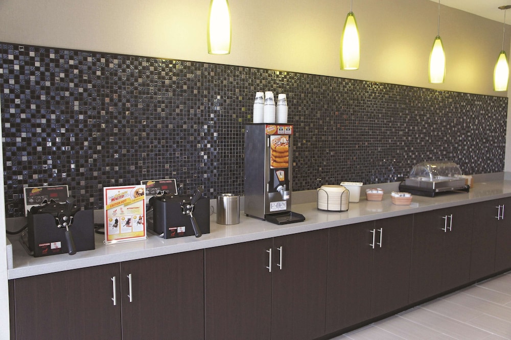 La Quinta Inn And Suites By Wyndham Mcallen Convention Center 38/56