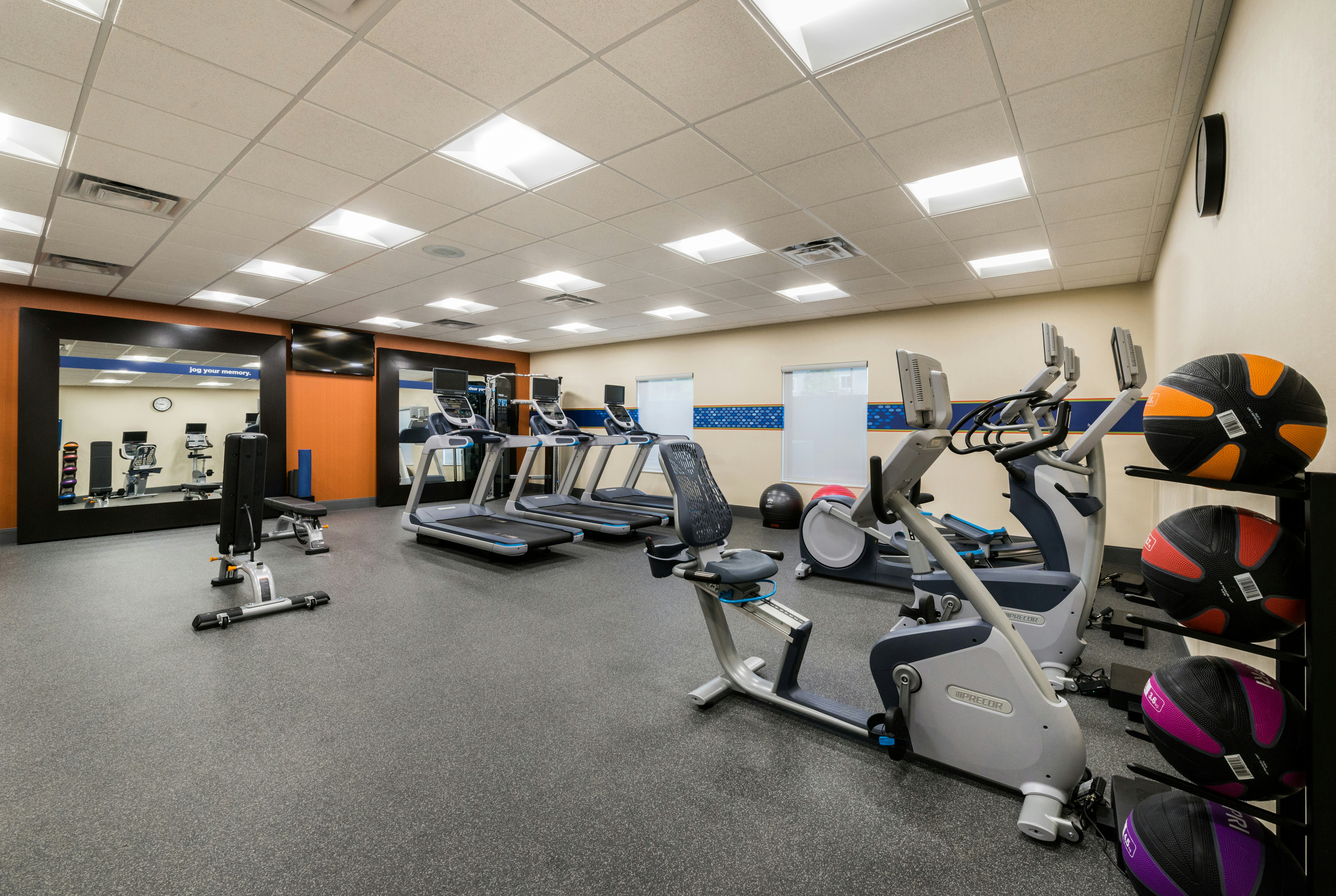 Hampton Inn & Suites Wixom 33/61