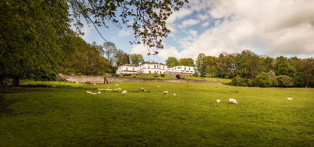 The Manor Hotel 50/53