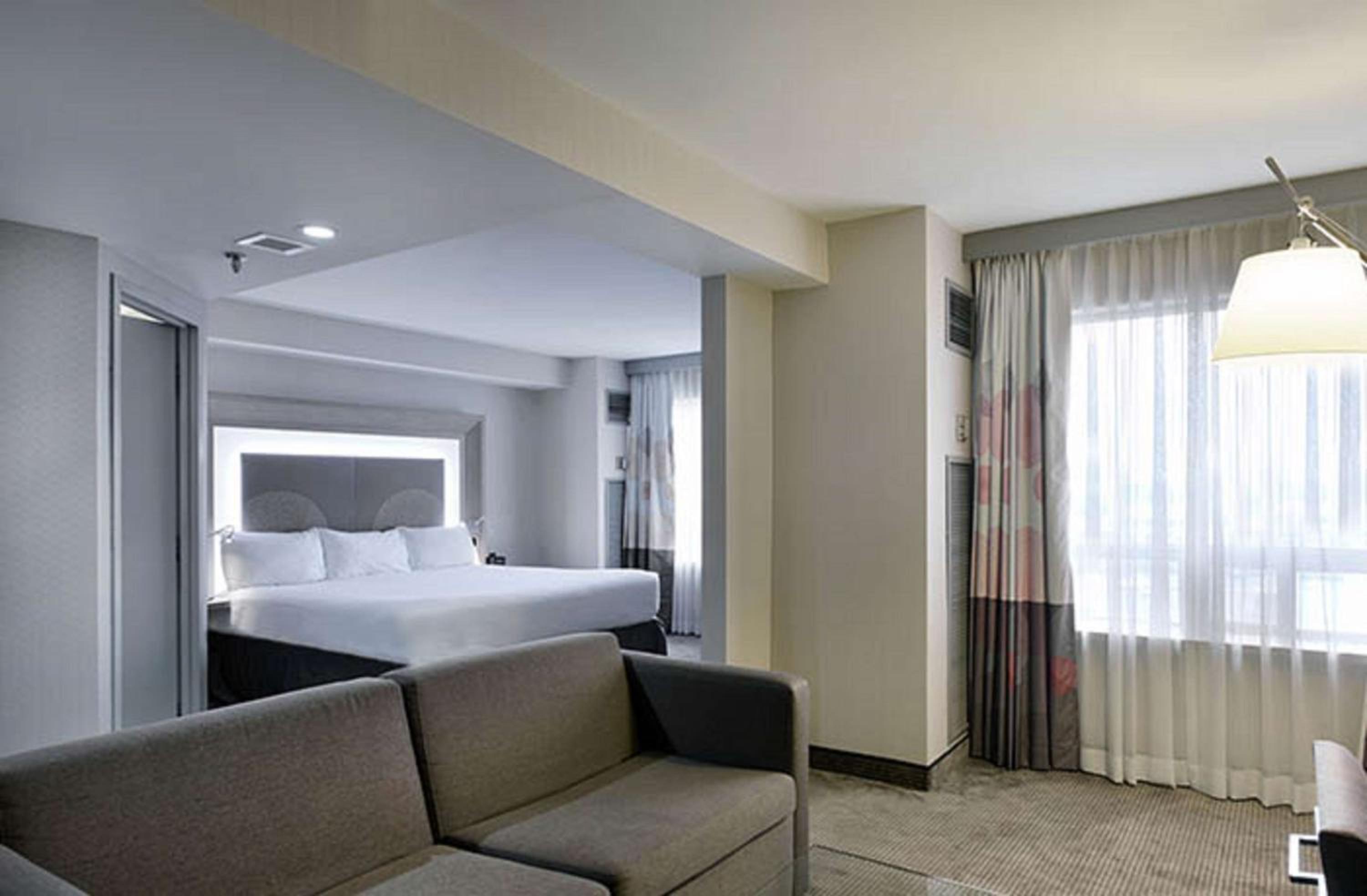 JUNIOR SUITE, KING BED