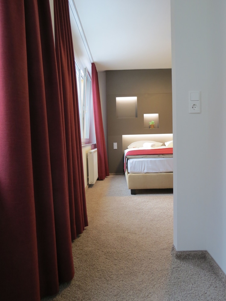 Hotel Neuthor 13/50
