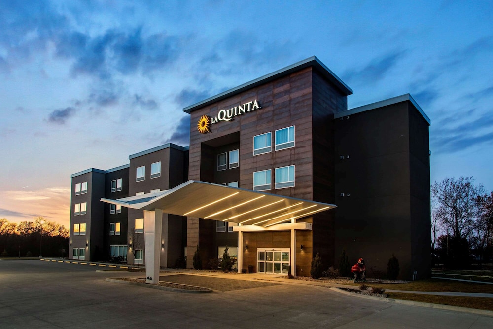 La Quinta Inn Suites By Wyndham Pittsburg 1/51