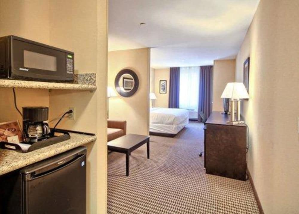 Comfort Suites Lewisburg, PA 32/48