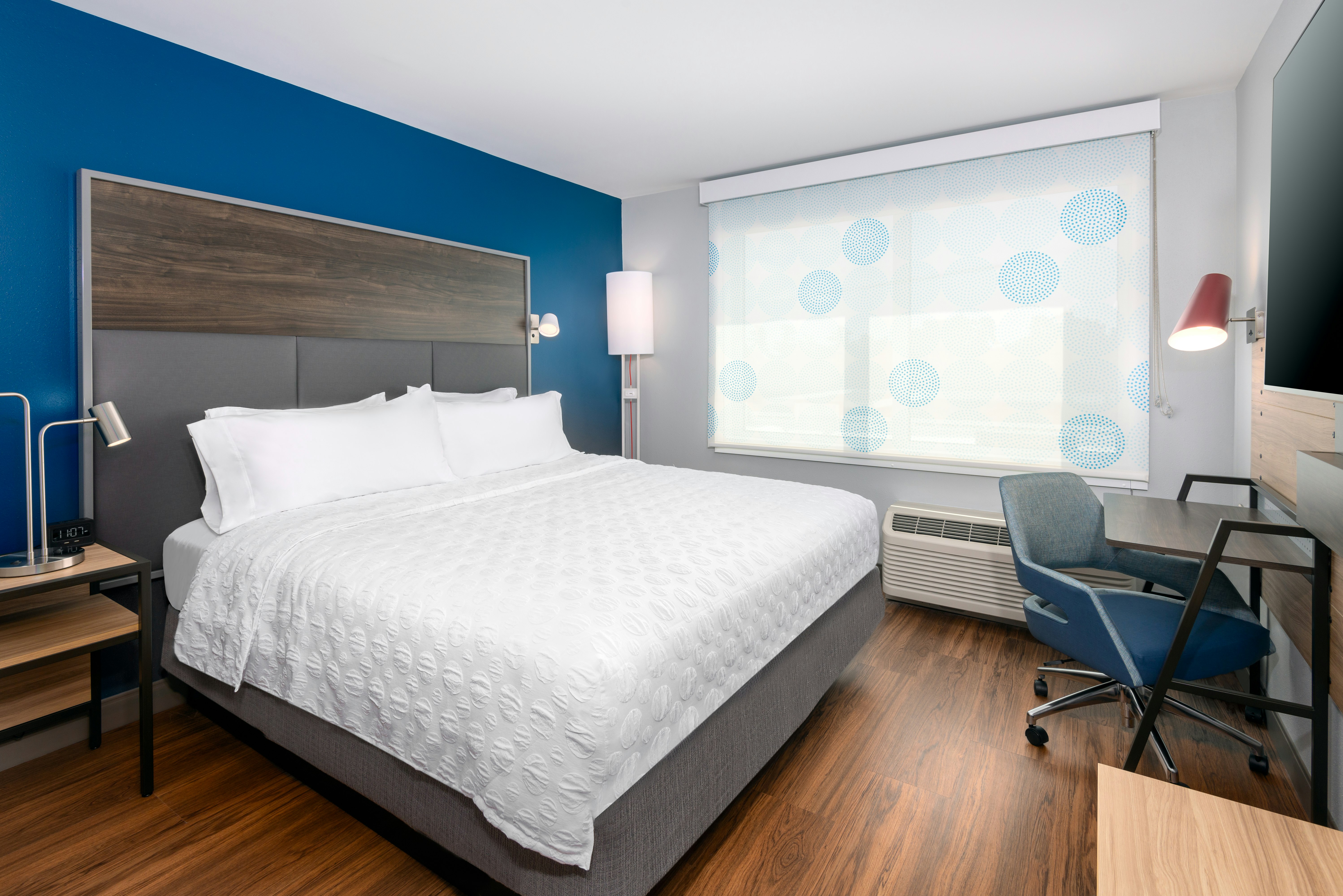ROOM, KING BED