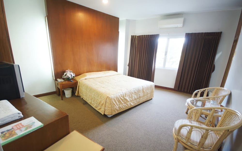Dhevaraj Hotel 27/62