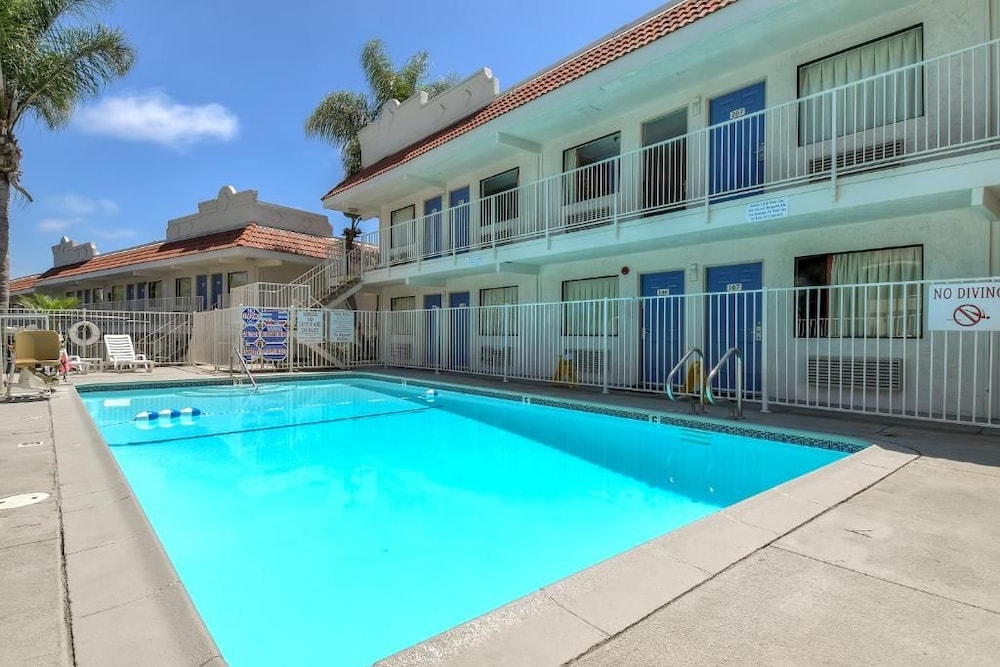 Motel6 Carlsbad, CA - Near Legoland 8/53