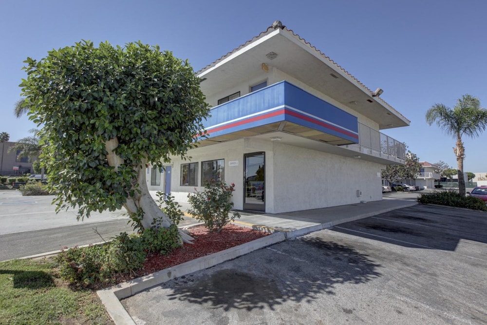 Motel6 Corona, CA - Norco 6/70