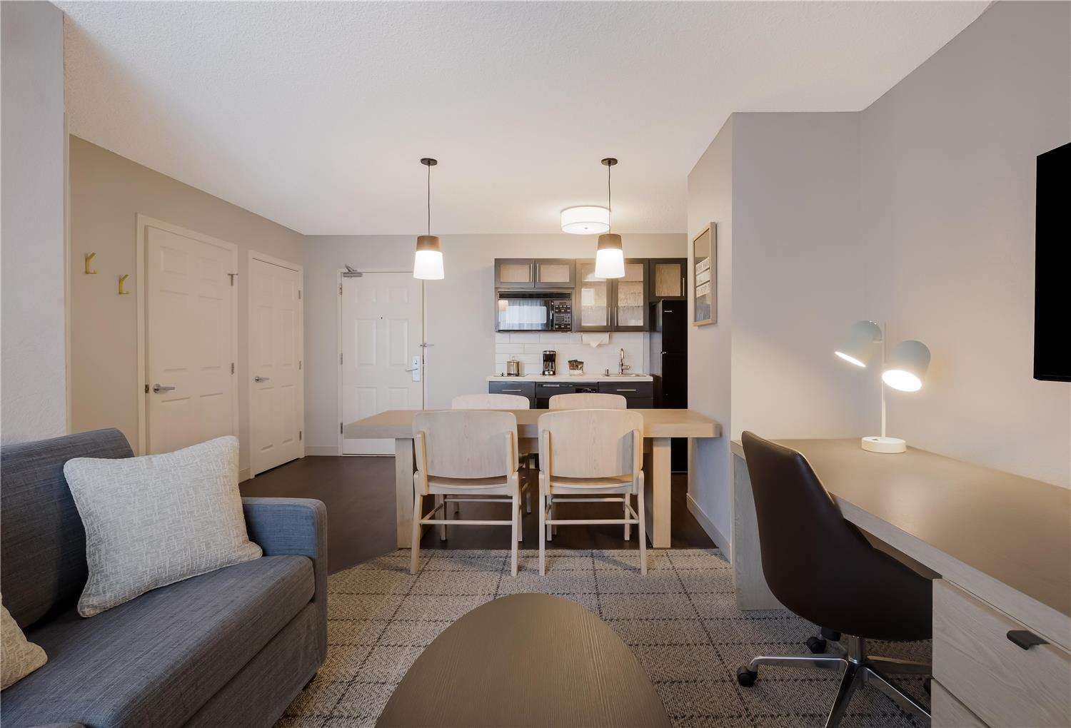 Sonesta Simply Suites Boston Burlington 24/41