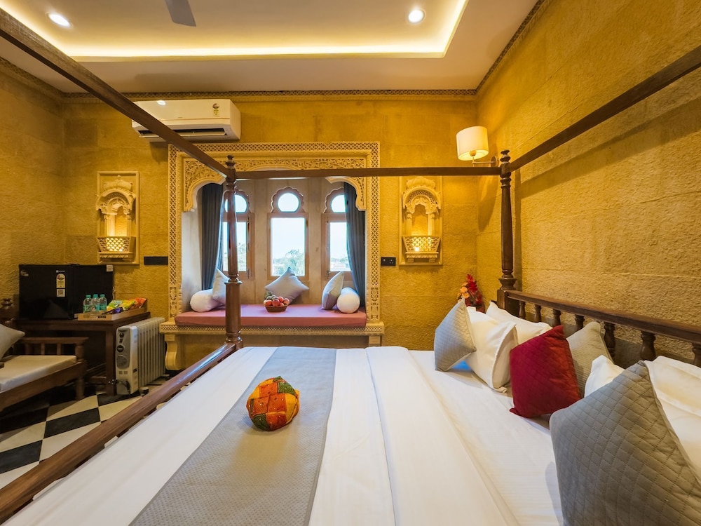 DELUXE, DOUBLE BED