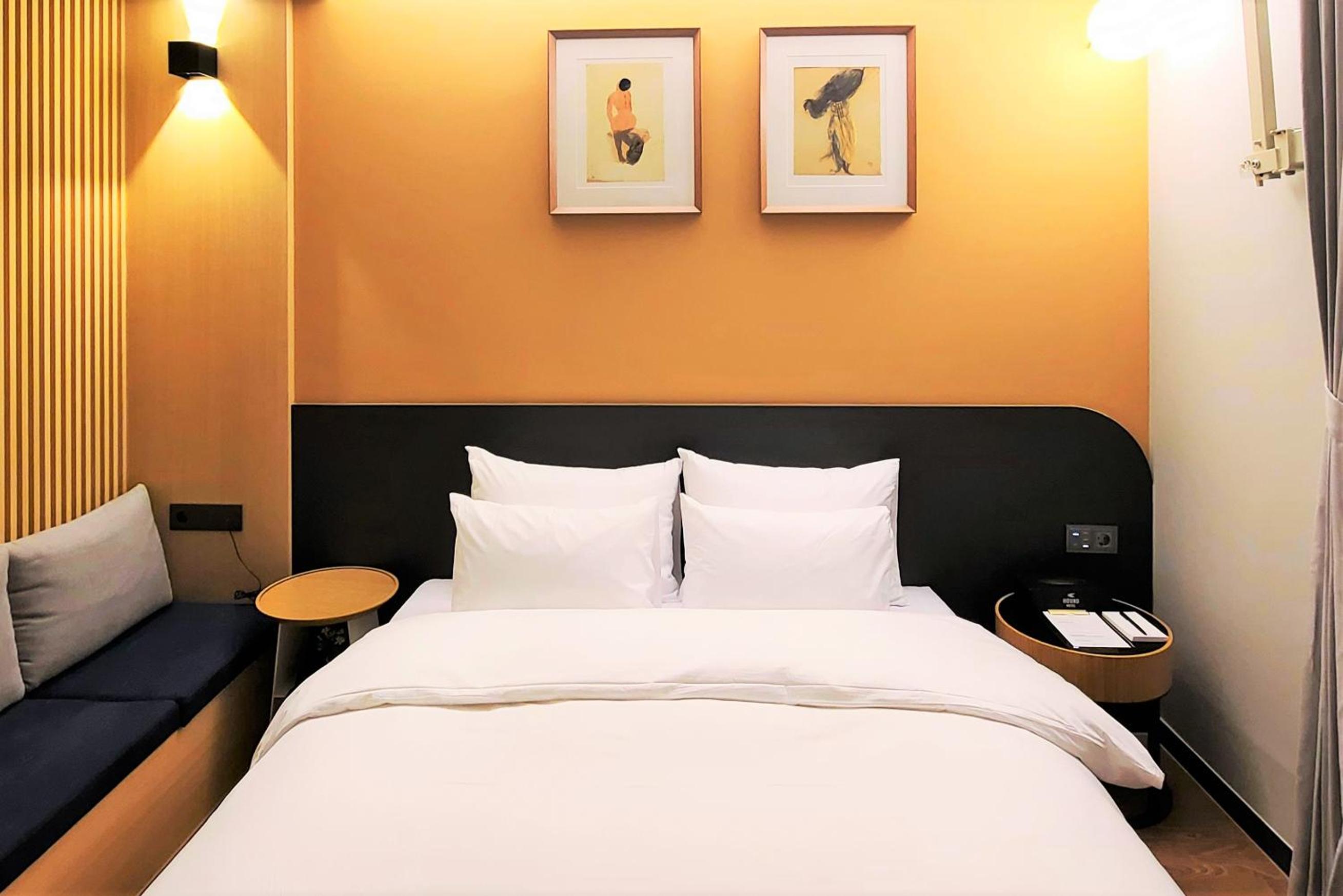 Standard, Double Bed, Pool Access، Hound Hotel Busan Station 6/10